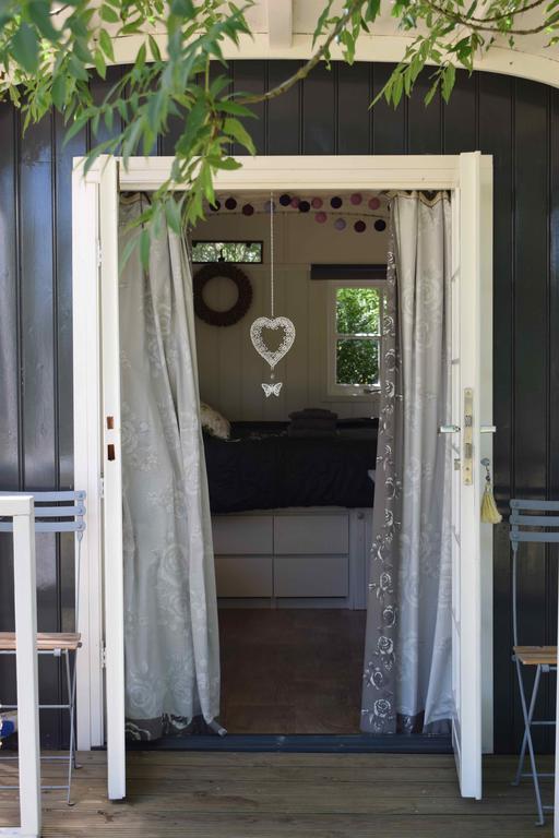 Camping Chez Francis Bed and Breakfast Loupiac  Eksteriør billede