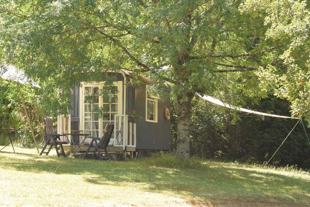 Camping Chez Francis Bed and Breakfast Loupiac  Eksteriør billede