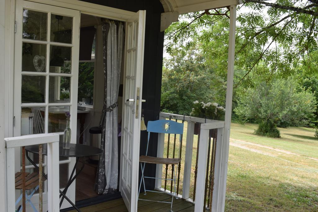 Camping Chez Francis Bed and Breakfast Loupiac  Eksteriør billede